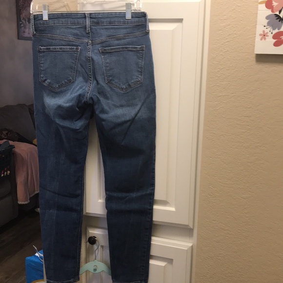 3 for $15 🦋🦋 Old navy mid rise Rockstar jeans - Picture 5 of 9